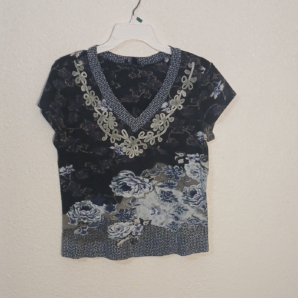 Black Embellished Cap Sleeve Tee with Ribbed Detail